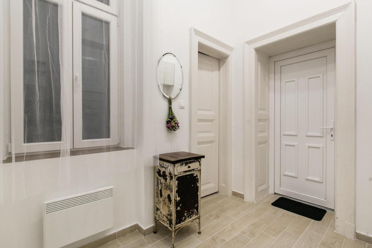 The Art Of Apartman
